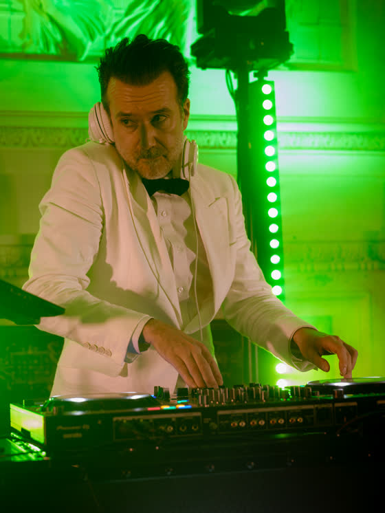 DJ de mariage professionnel en ambiance verte